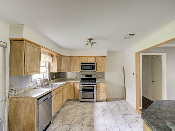 5th image of 826 Cardinal St