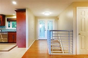 5th image of 621 SW Fernwood St
