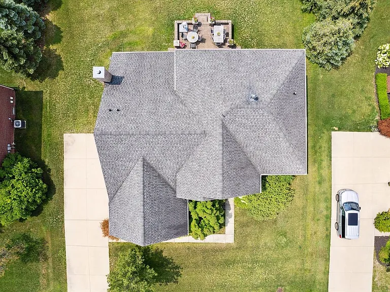 24323 Bellingham Dr — Photo 47