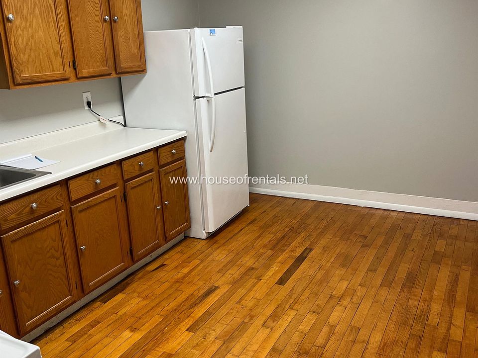 1st image of 10 S Division St #2/2