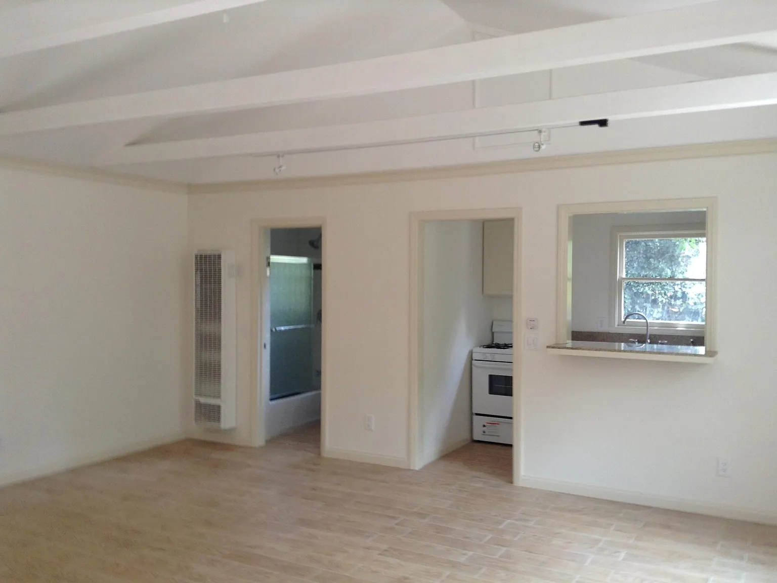 Studio, 550 sqft, $1,975 — Photo 4