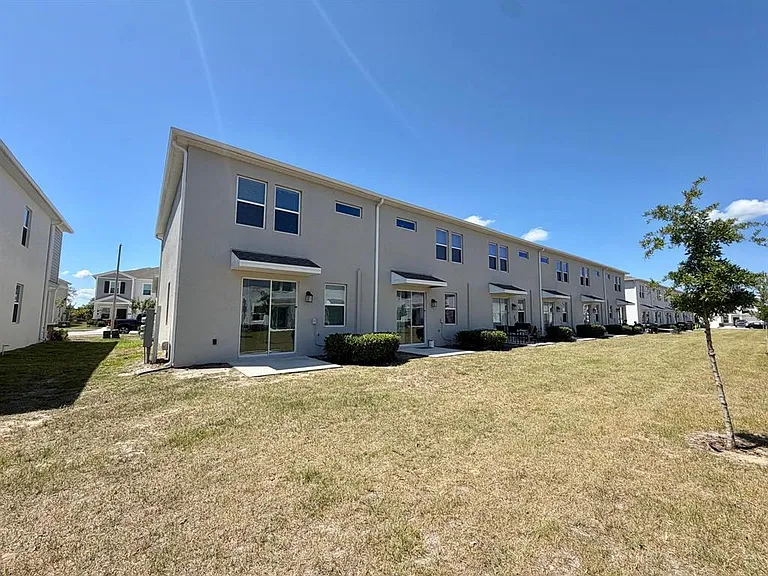 3302 Laurent Loop — Photo 25