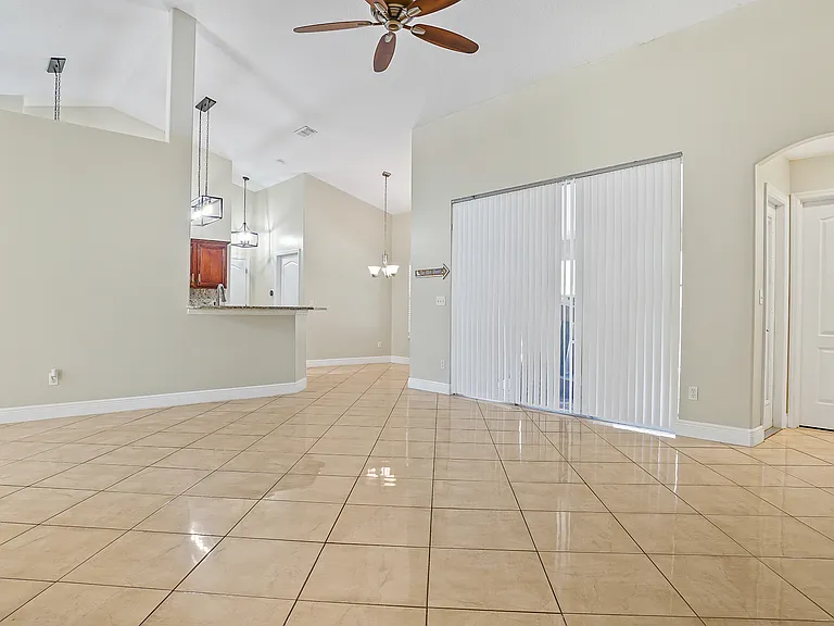 774 Princeton Dr — Photo 9