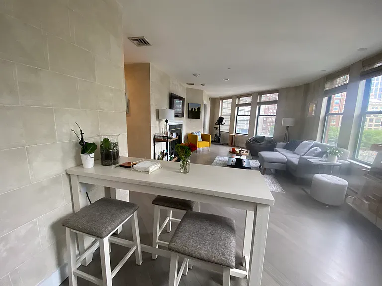75 Clarendon St #401 — Photo 8