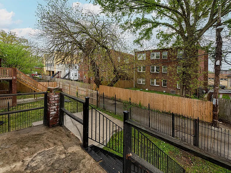 351 Parkland Pl SE — Photo 14