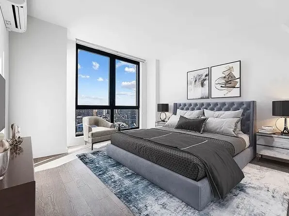 91-09 Roosevelt Avenue image 3 of 10