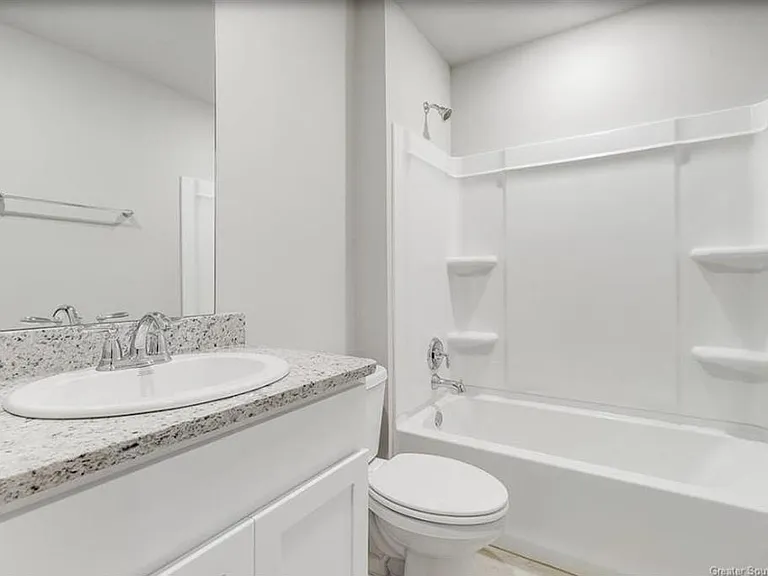 341 Sawyer — Photo 10