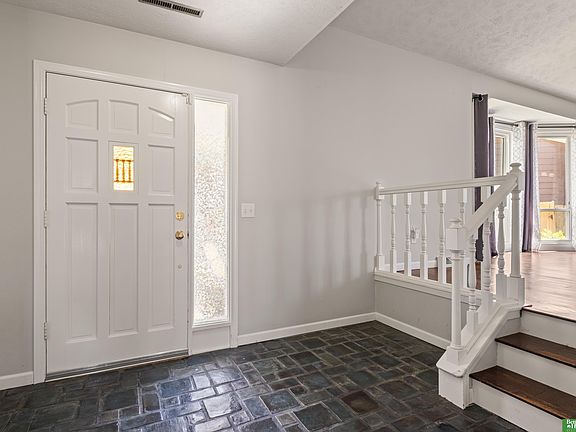 5th image of 810 Galway Cir