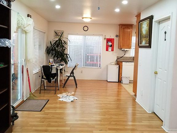 4th image of 16021 Garrett Ct