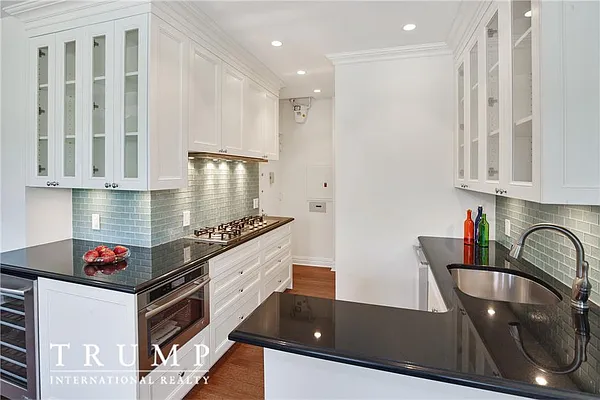 Sold by Trump International Realty | media 3