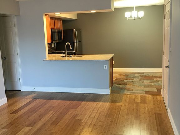 4th image of 1460 Summergate Pkwy
