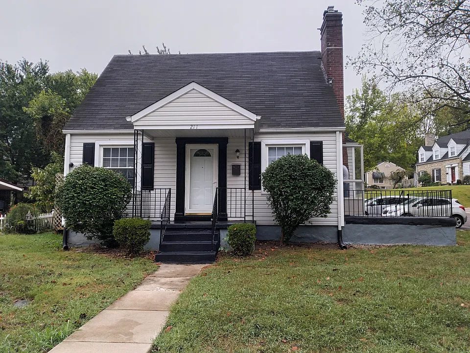 211 Poplar Dr