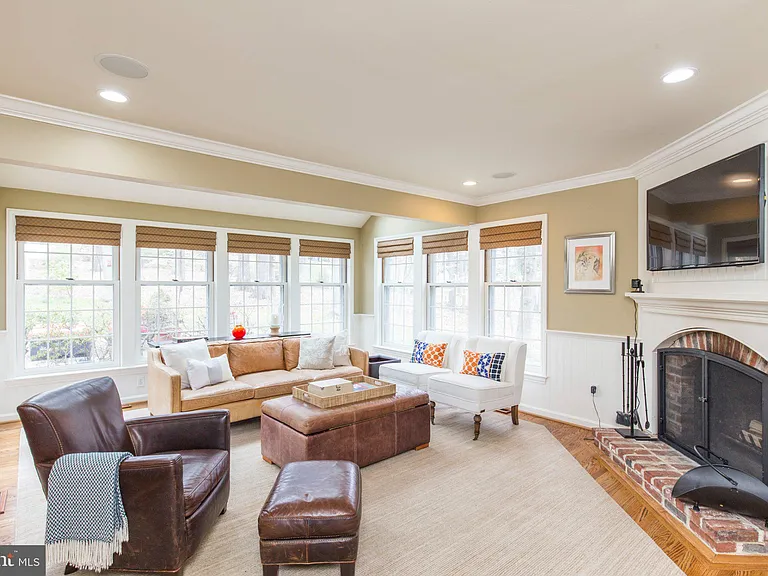 101 Woods Ln — Photo 11