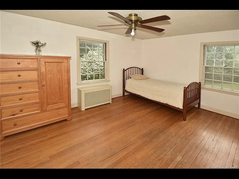 499 N Eagleville Rd — Photo 5