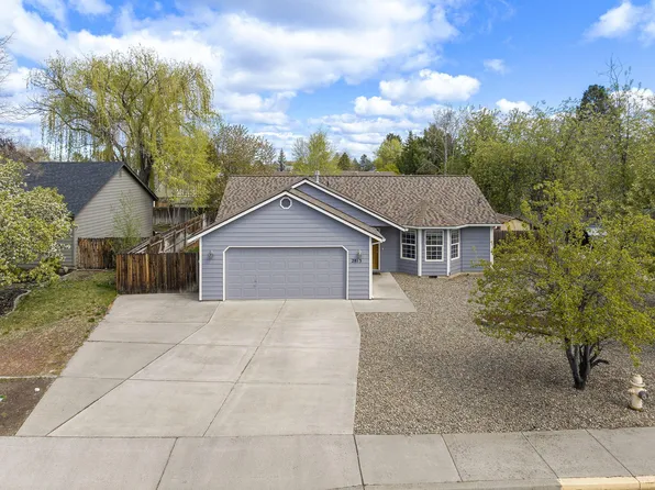 2813 SW Volcano Ct, Redmond, OR 97756