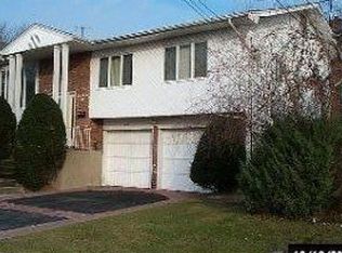 260 Blackheath Rd, Lido Beach, NY 11561