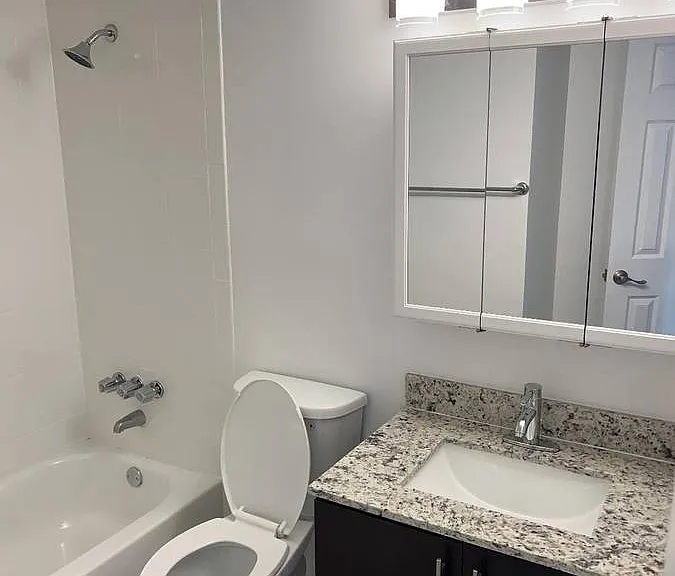 Banyan Club Apartments — Photo 9