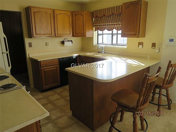 3rd image of 5812 Iris Ave