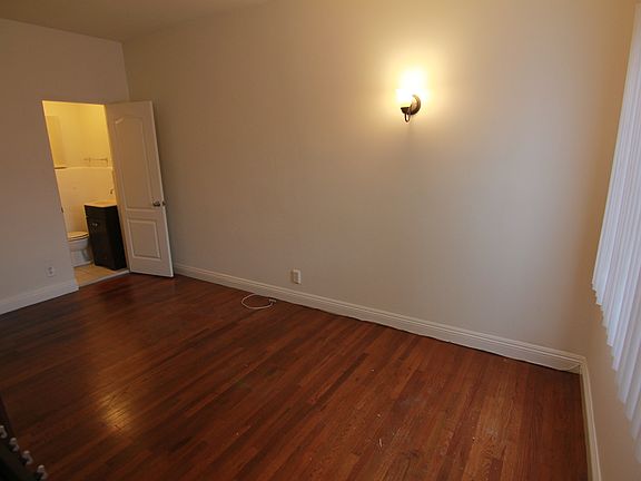 5th image of 654 S Dunsmuir Ave #106A