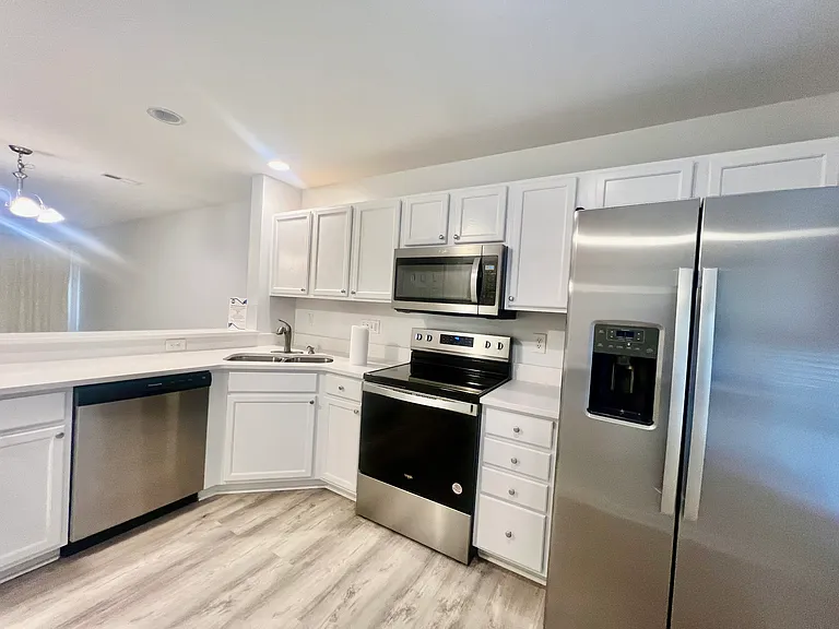 7720 Averette Field Dr — Photo 3