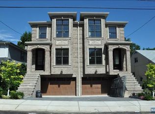 2471 6th St #A, Fort Lee, NJ 07024