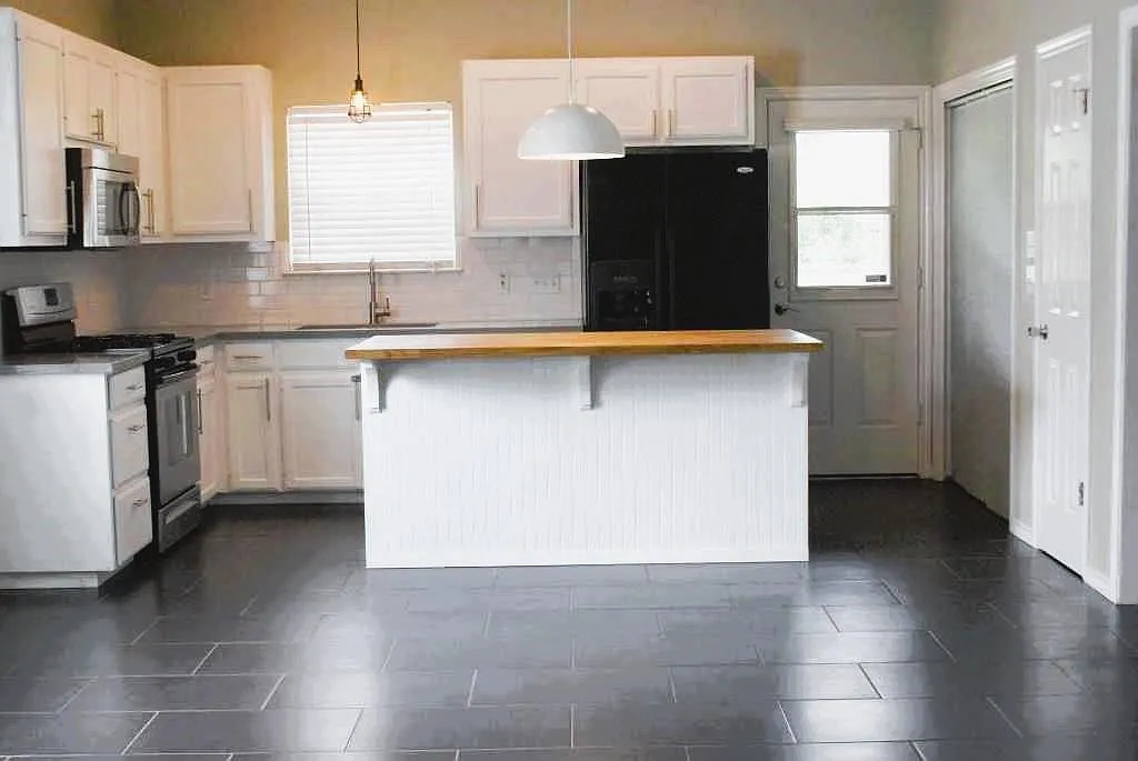 3 bed, 2.0 bath, 1344 sqft, $2,200 — Photo 3