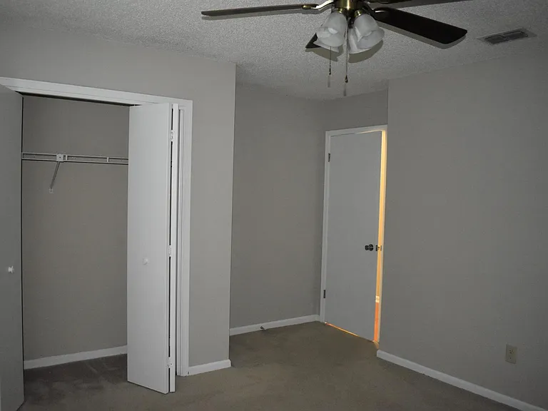 10439 Inverness Dr — Photo 34