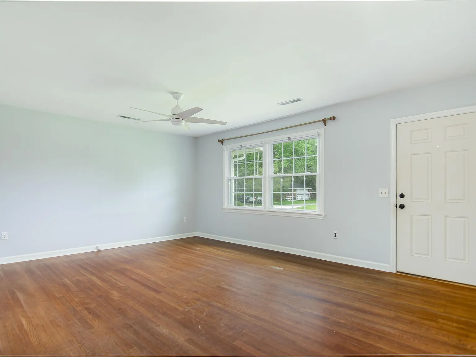 3 bed, 1695 sqft, $3,750 — Photo 3