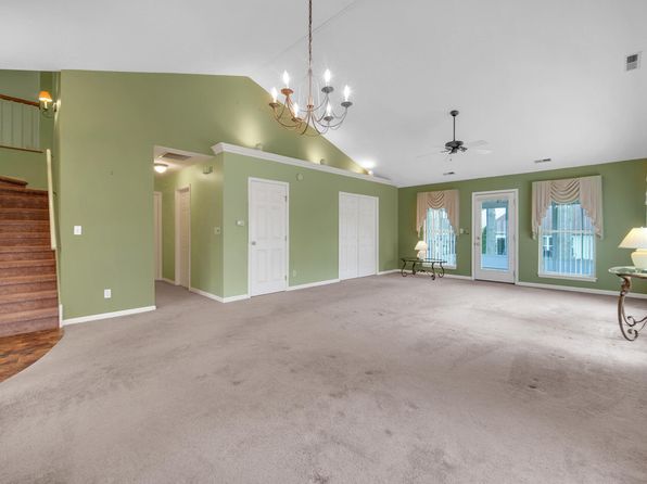 561 Lantern Walk, Valparaiso, IN 46385