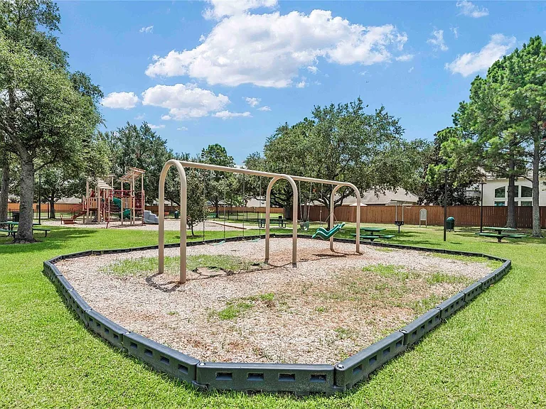 7603 Kenmark Ct — Photo 44