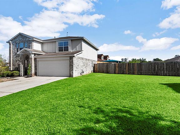 Beautiful home perfectly placed on a large Cul-de-sac lot!
