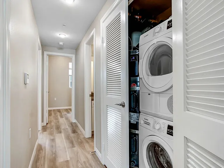 JB Center Apartments — Photo 40