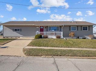 990 S 5th St, Marion, IA 52302