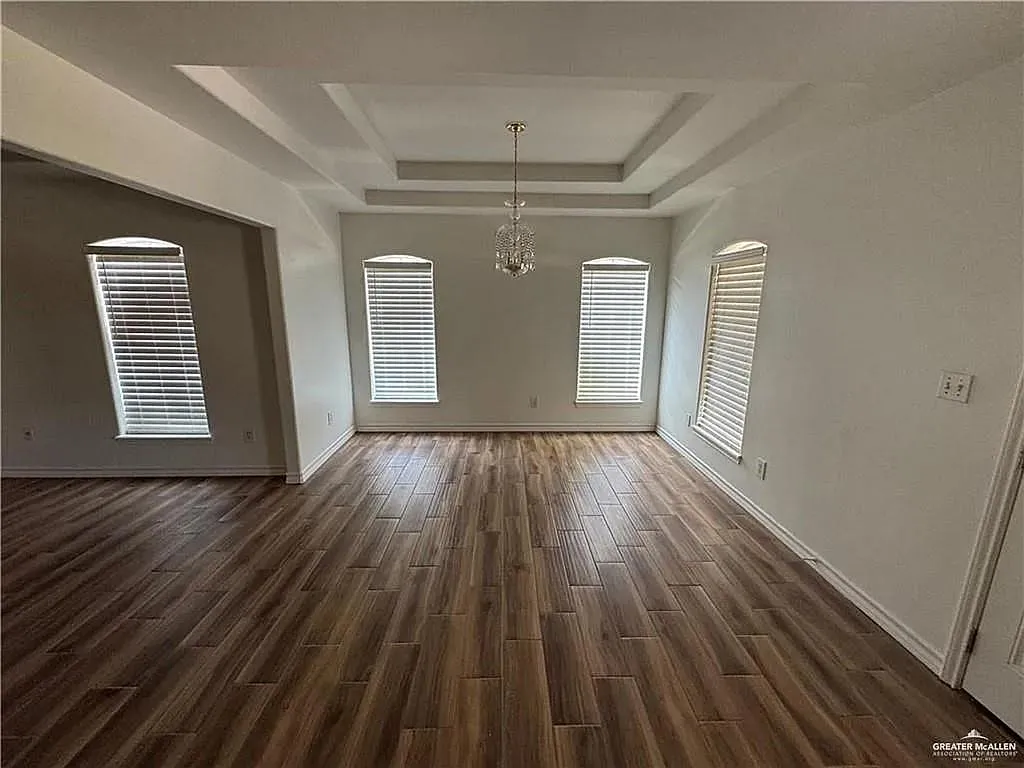 3 bed, 2.0 bath, 1568 sqft, $2,100 — Photo 3