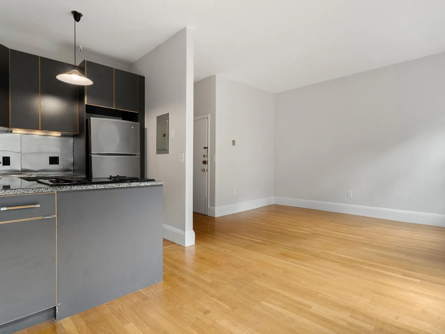 1 bed, 1.0 bath, 700 sqft, $3,750 — Photo 3