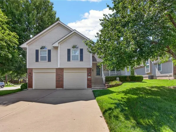 212 SE Bingham Dr, Lees Summit, MO 64063