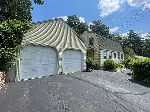 4th image of 19 McKenna Dr