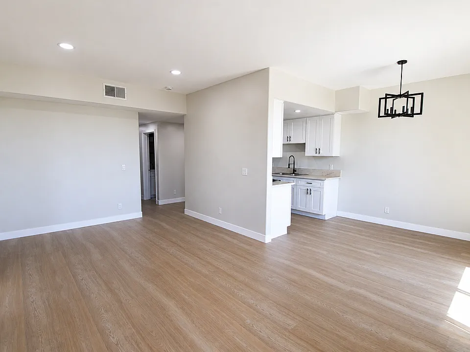 2524 S Sepulveda Blvd #201