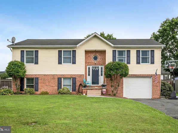 102 Hammer Ct, Stephens City, VA 22655