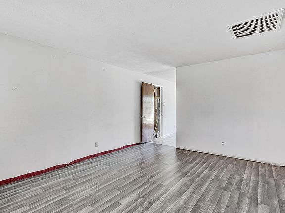 4th image of 209 Bernadine Ave