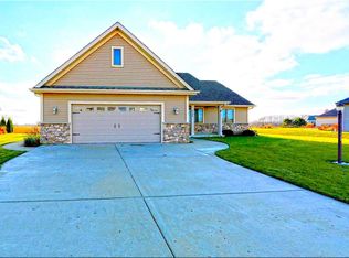 6545 Lincrest Dr, Racine, WI 53406