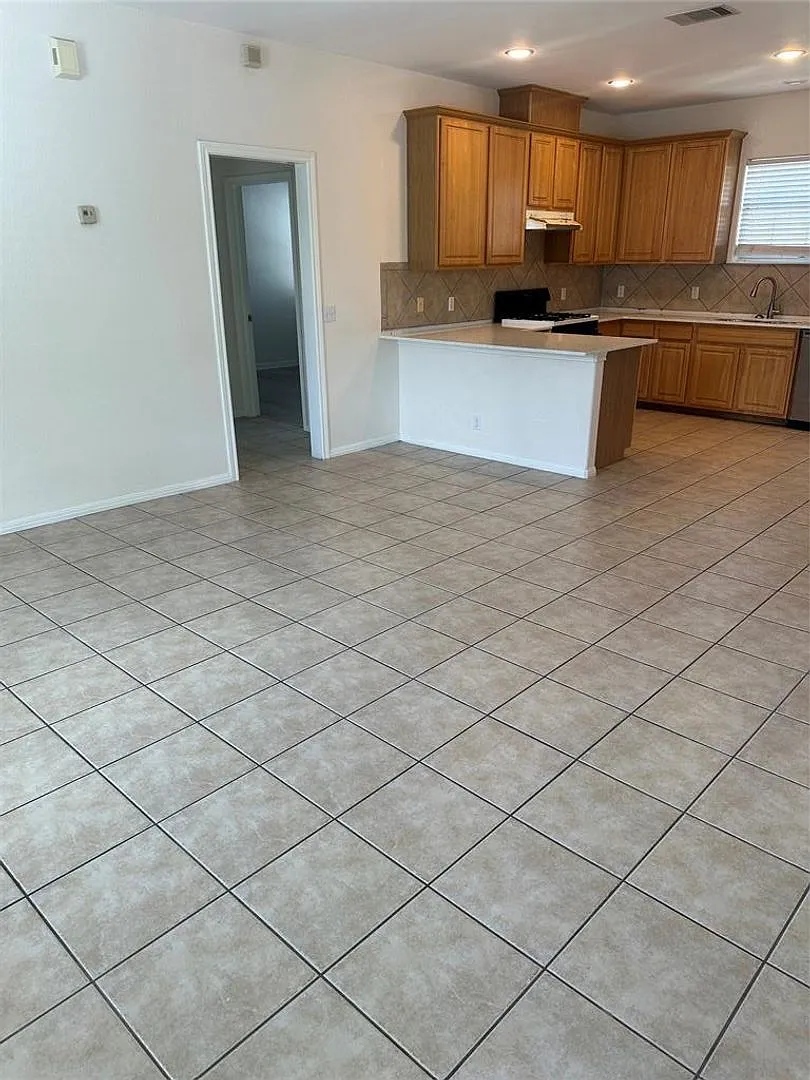 5401 Evans b — Photo 2