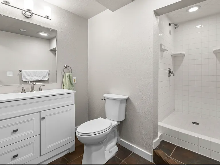 240 E Vista Dr #240 — Photo 3