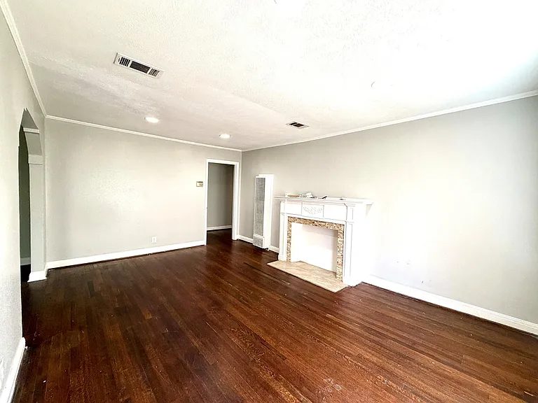 6637 Lozier St — Photo 2