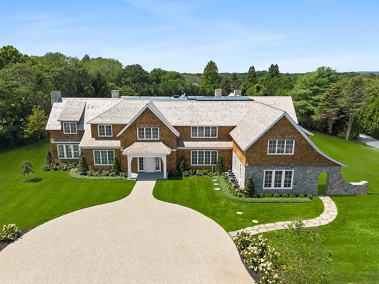 120 Halsey Ln — Photo 1