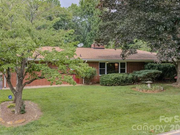 105 Alexander Ave, Swannanoa, NC 28778