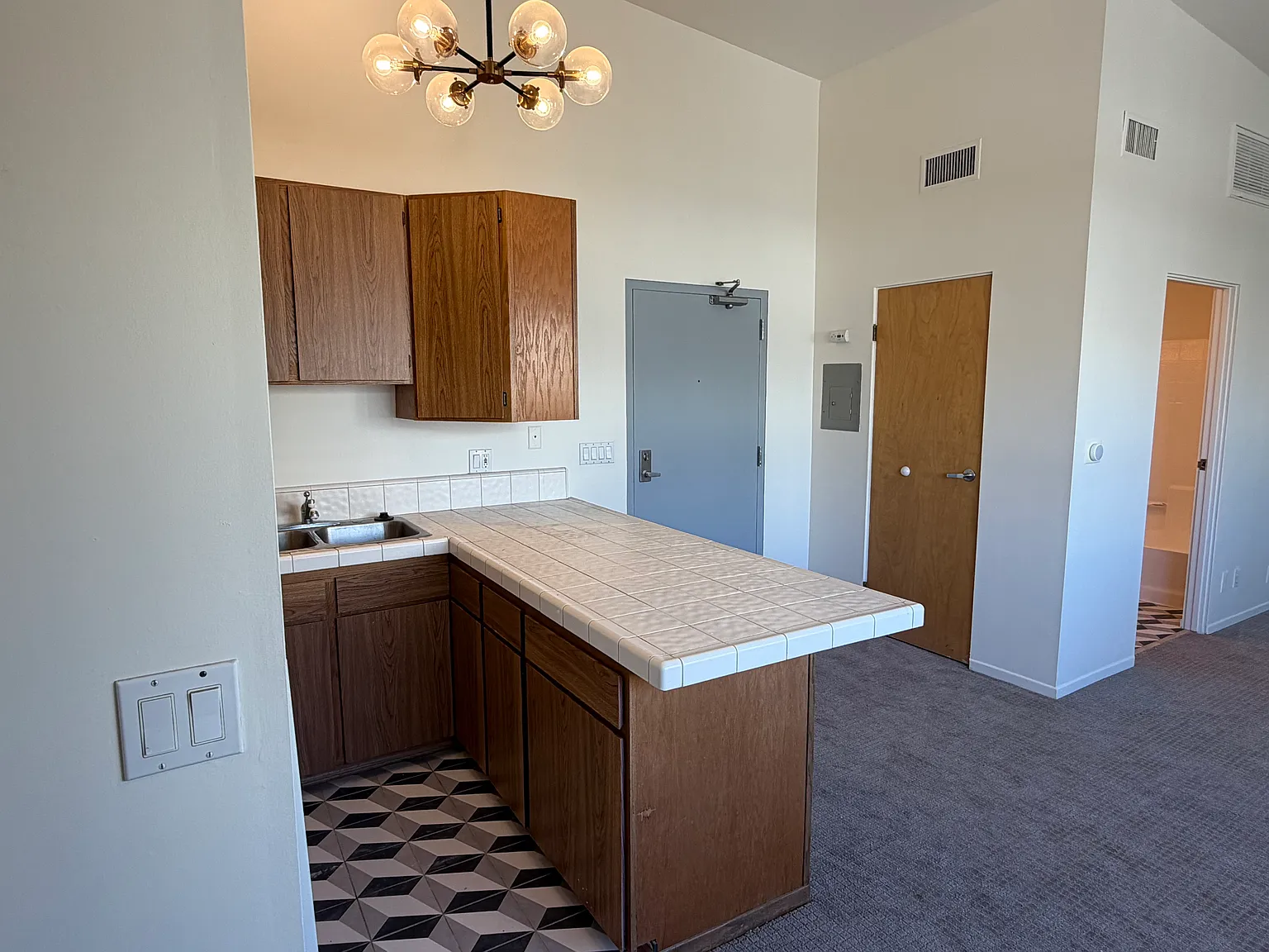 901 S Harvard Blvd — Photo 4