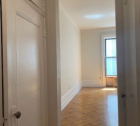4th image of 151 W 76th St #4R4