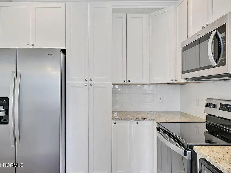 1007 Campbell St — Photo 16