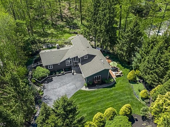 2nd image of 4 Colonel Evans Dr